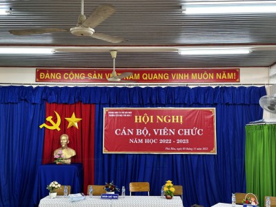 Trường TH Phú Hòa 2 tổ chức kỉ niệm 40 năm ngày Nhà giáo Việt nam 20/11