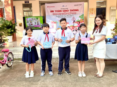 Trường Tiểu học Phú Hoà 2 phối hợp với Honda Việt Nam tổ chức Chương trình “An toàn giao thông cho nụ cười trẻ thơ”
