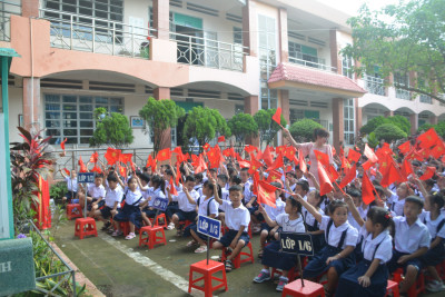 Trường tiểu học Phú Hòa 2 kết hợp Công an Tp tuyên truyền phòng ngừa tội phạm và PCCC