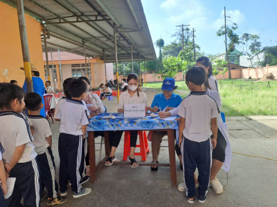 Trường Tiểu học Phú Hòa 2 kết hợp với TTYT tiêm vắc xin phòng Sưởi cho học sinh