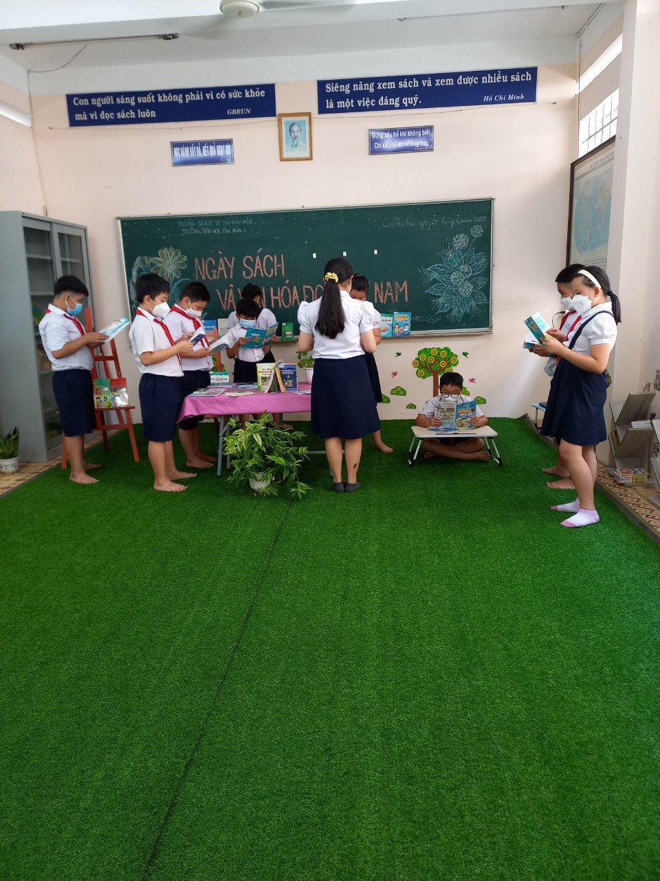 Trường TH Phú Hòa 2 tổ chức ngày Sách và Văn hóa đọc Việt Nam năm 2022